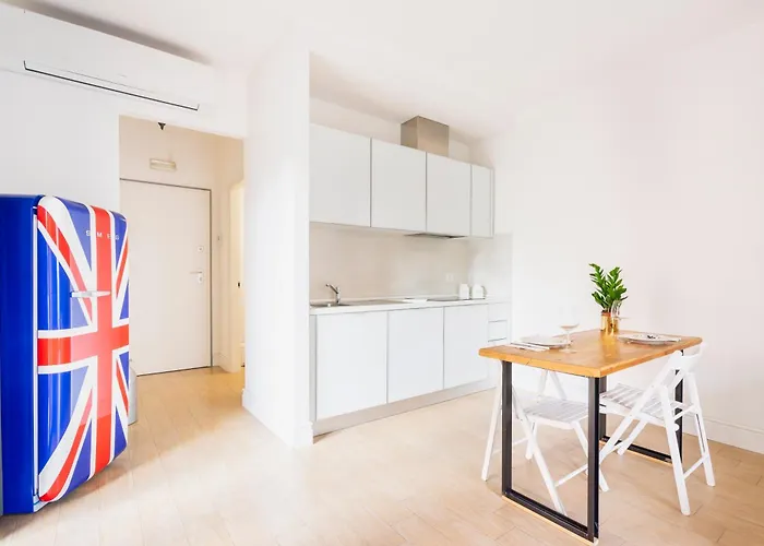 Porta Romana Modern Apartment